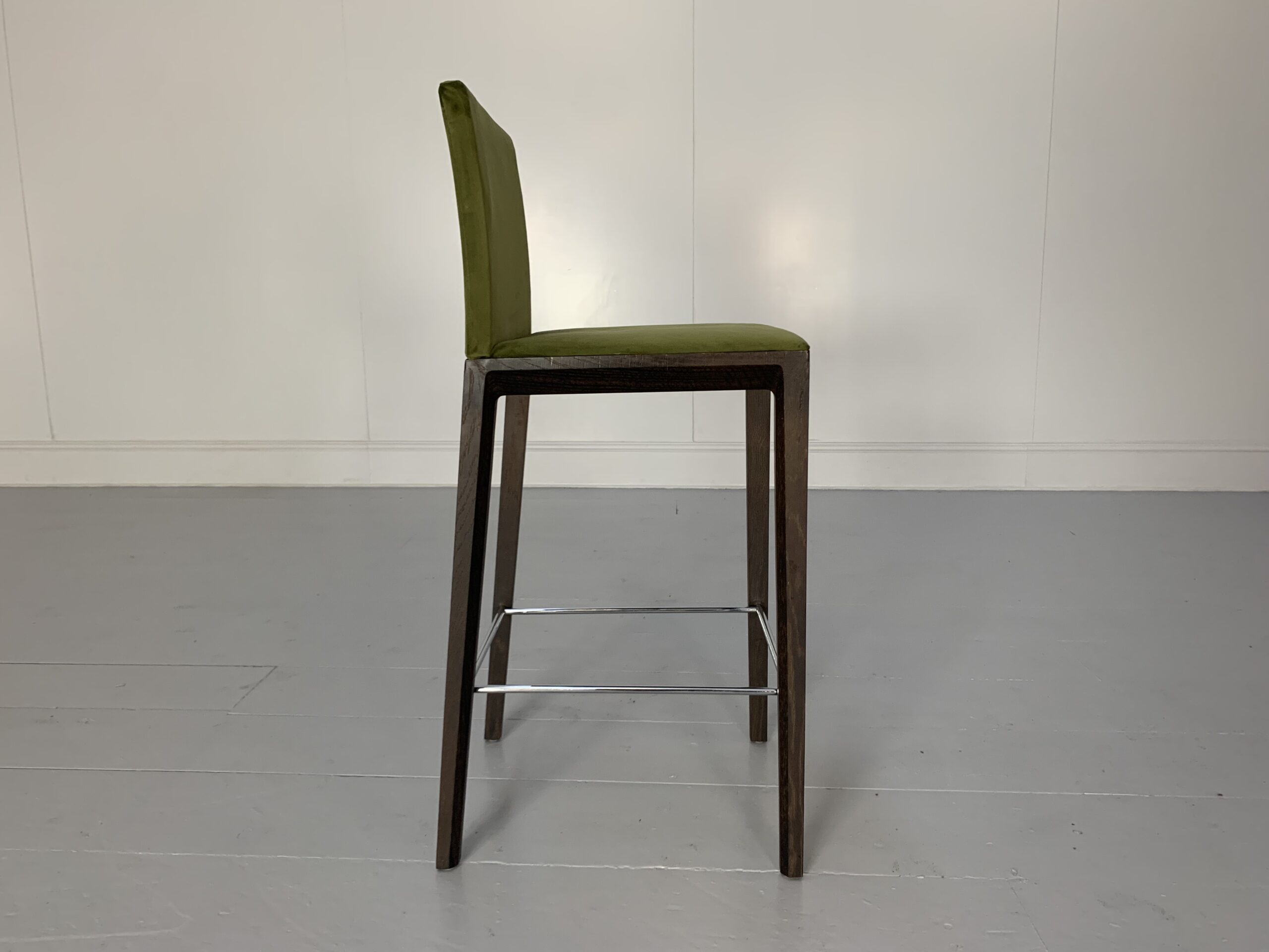 Walter Knoll "Andoo" Bar Stool - In Green Velvet & Walnut - Image 4