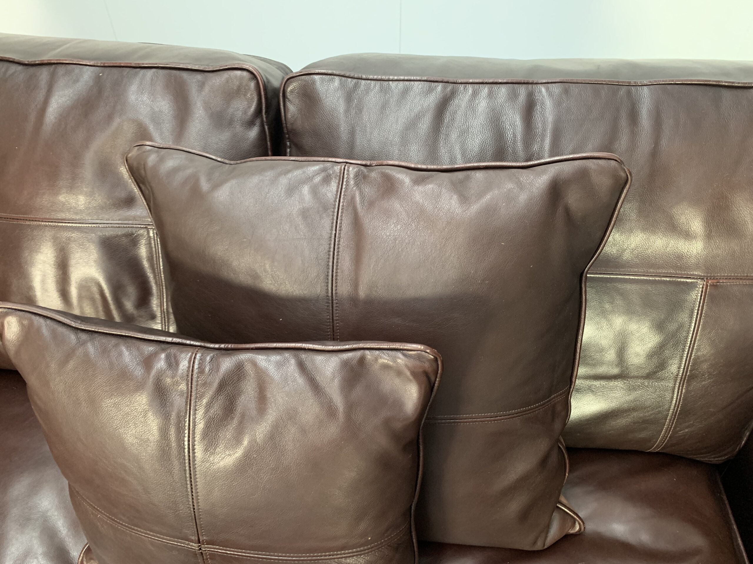 Duresta "New Plantation" Grand 4-Seat Sofa - In Dark Brown Leather - Image 15