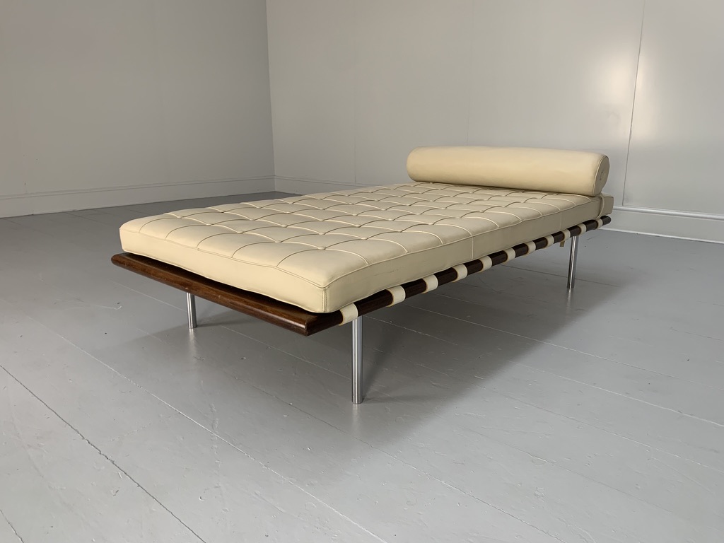Alivar "Barcelona" Daybed - In Cream Leather