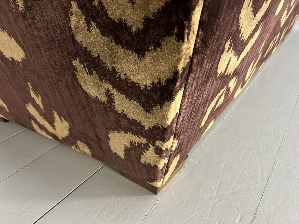 Duresta "Mandalay" Sofa & 2 Armchair Suite - In Aubergine & Gold Velvet - Image 21