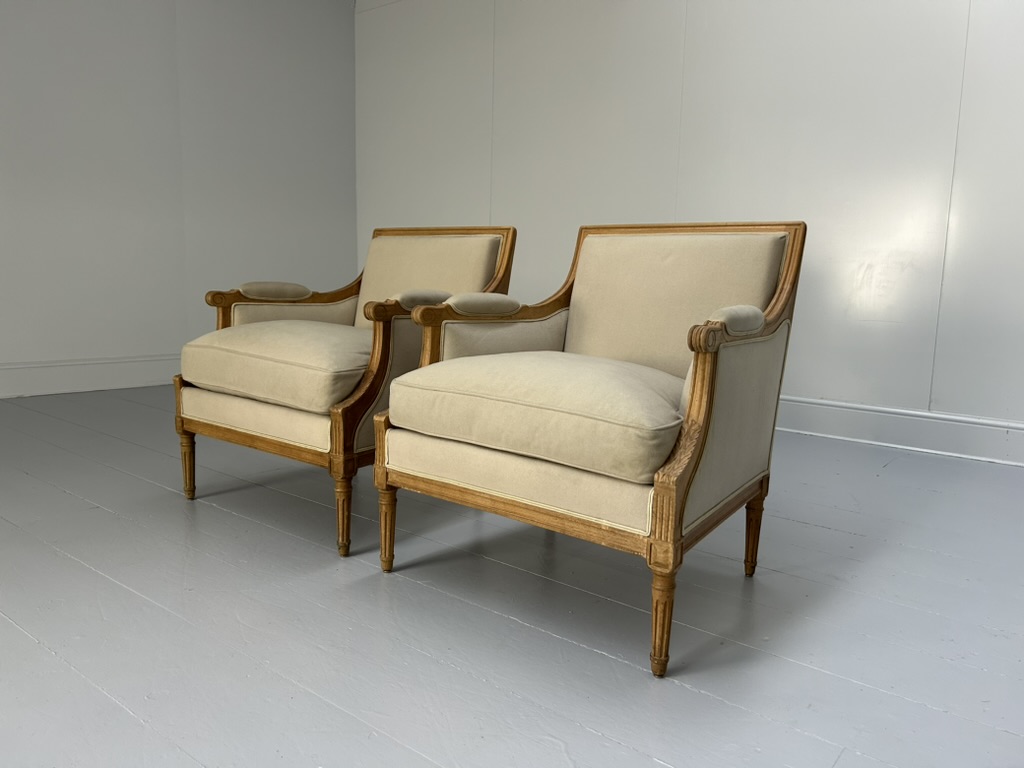 Pair of Gilles Nouailhac "Versailles" French Armchairs - In Pale Wool and Solid Oak