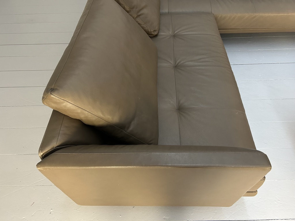 Walter Knoll "Prime Time 490" L-Shape Sofa & "Ameo" Table - In Clay "Safari" Leather - Image 7